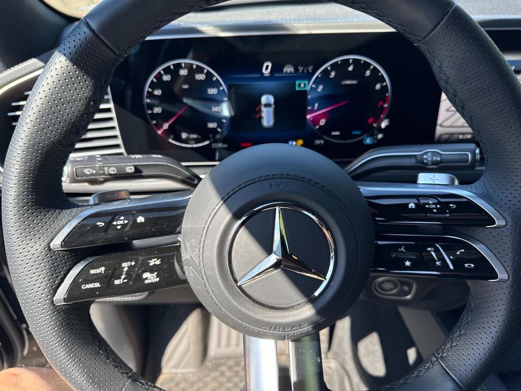 2025 Mercedes Benz GLS 580 4MATIC photo 22