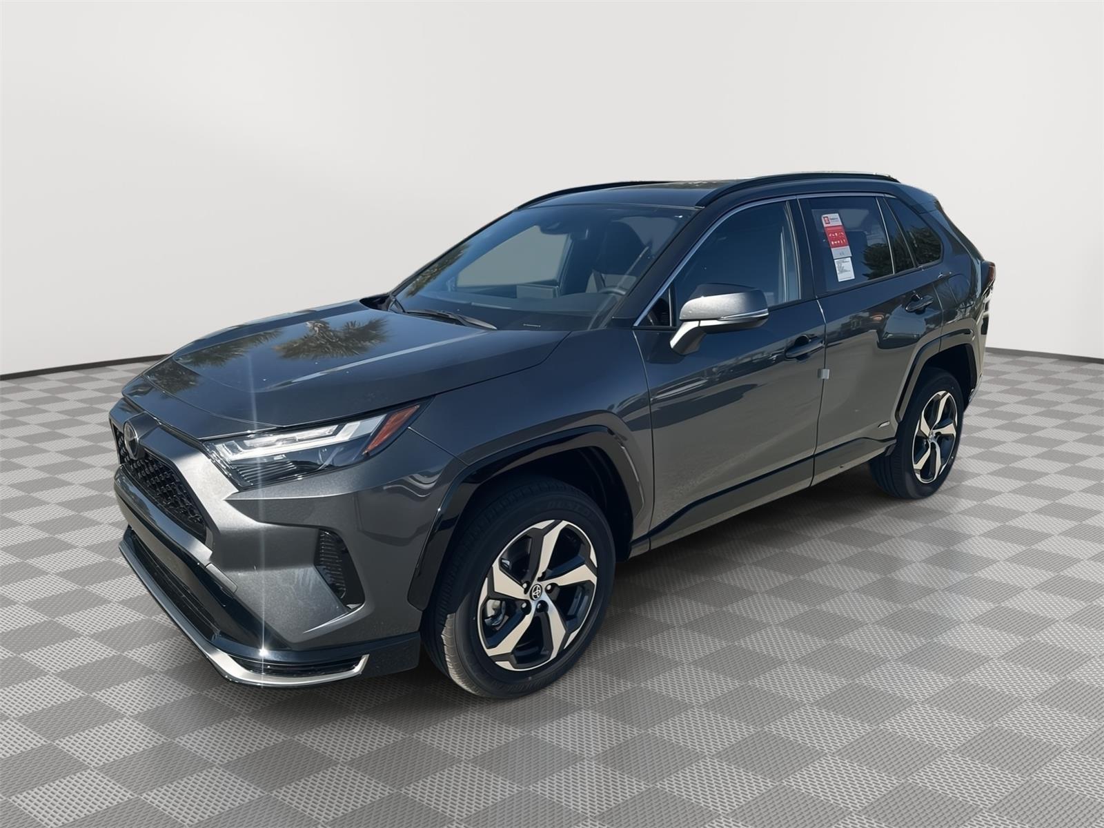 2025 Toyota RAV4 SE's photo