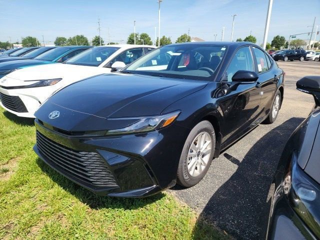 2025 Toyota Camry LE photo 3