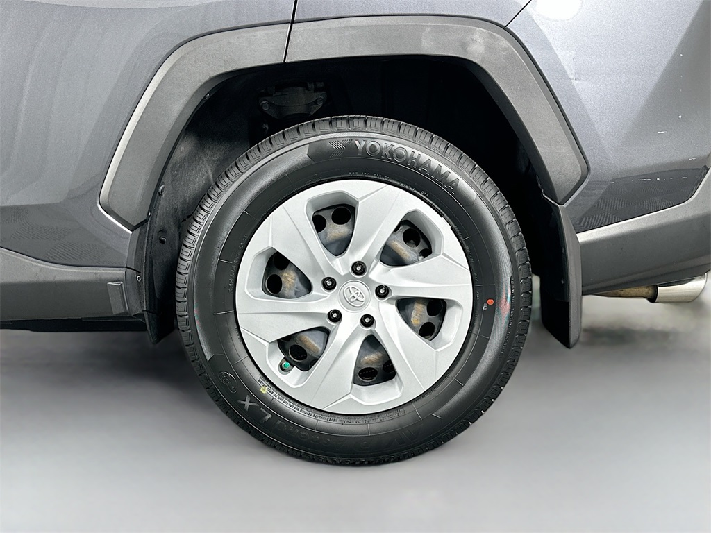 2019 Toyota RAV4 LE photo 25