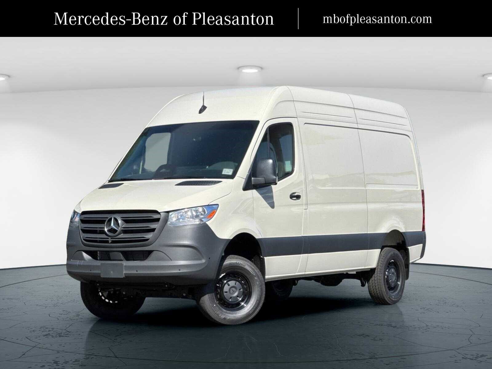 2025 Mercedes-Benz Sprinter Cargo Van Base's photo