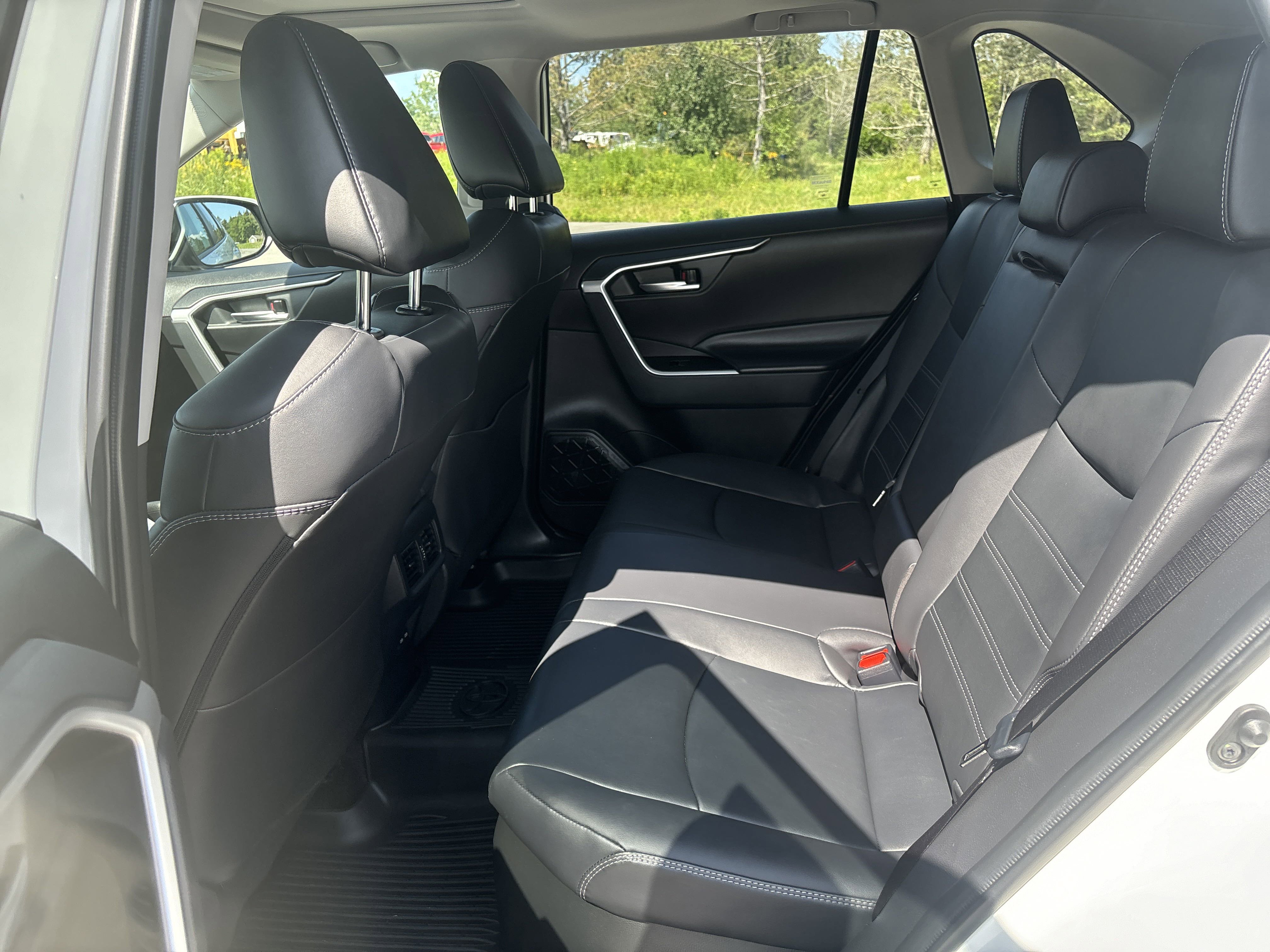 2024 Toyota RAV4 Hybrid XLE Premium photo 2