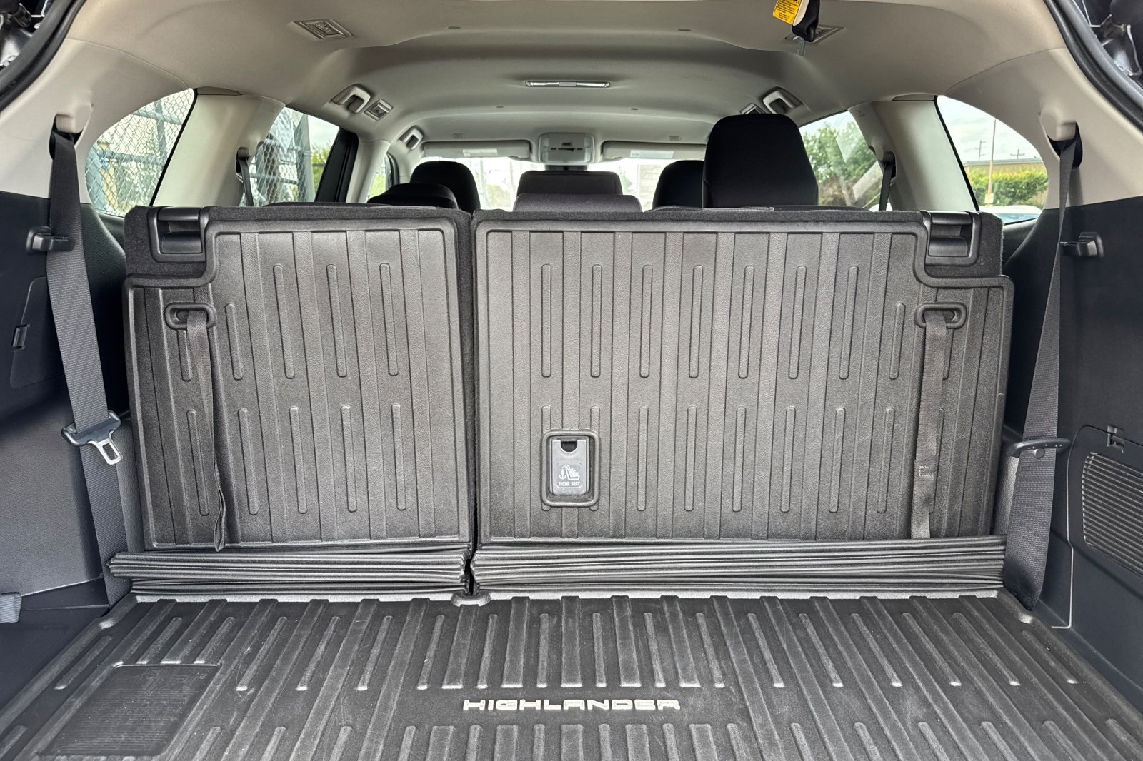2024 Toyota Highlander LE photo 15