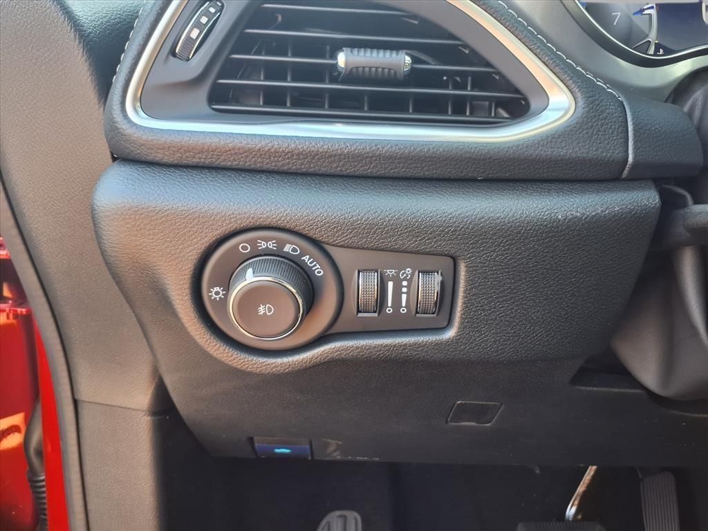 2026 Chrysler Pacifica Limited photo 10