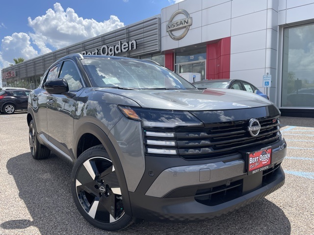 2025 Nissan Kicks SR's photo