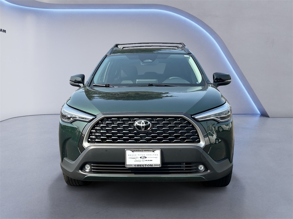 2025 Toyota Corolla Cross XLE photo 8
