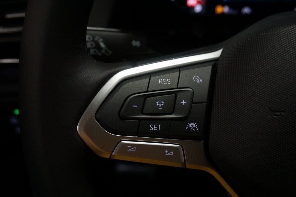 2026 Volkswagen Atlas Cross Sport SEL R-Line photo 21