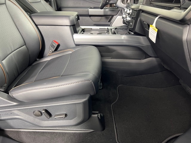 2025 Ford F-350 Lariat photo 26