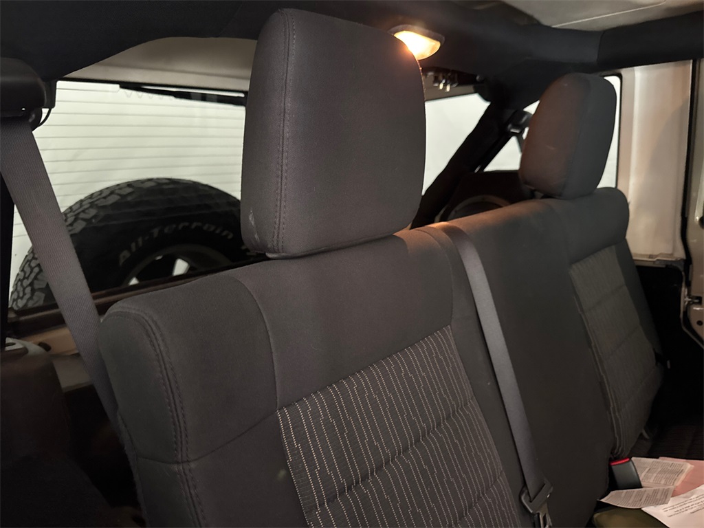 2011 Jeep Wrangler Unlimited Rubicon photo 5