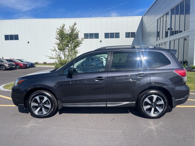 2018 Subaru Forester 2.5i Premium photo 9
