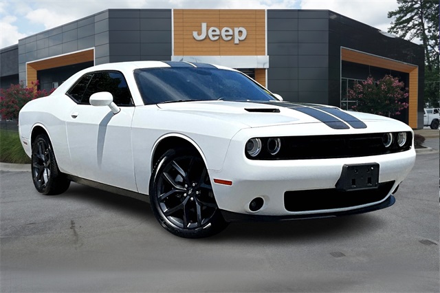 2022 Dodge Challenger SXT photo 3