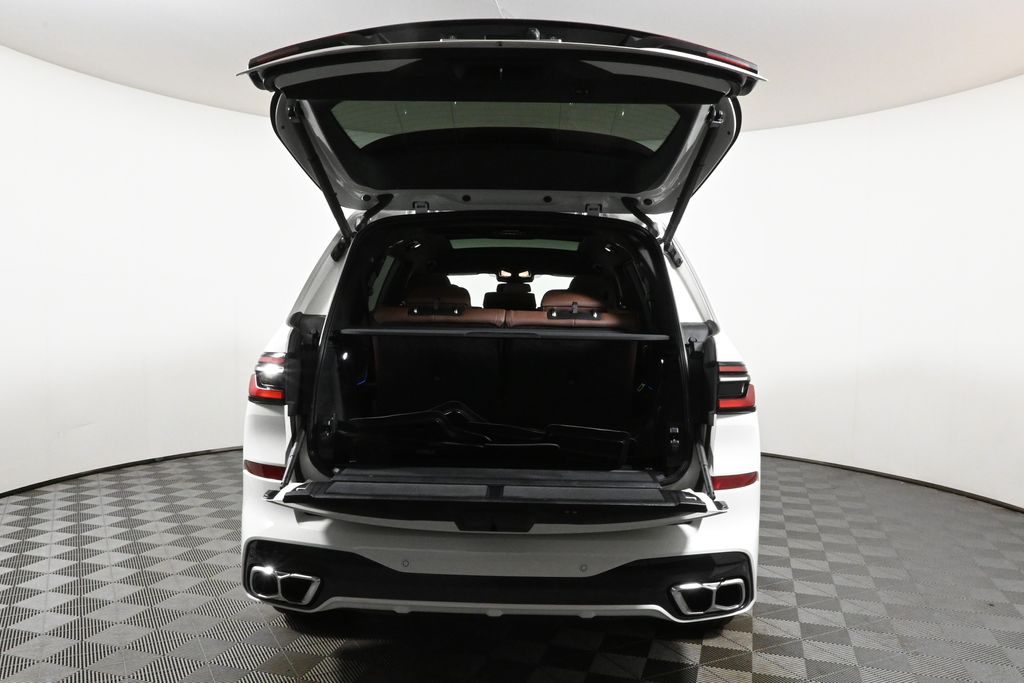 2025 Bmw X7 M60i photo 32