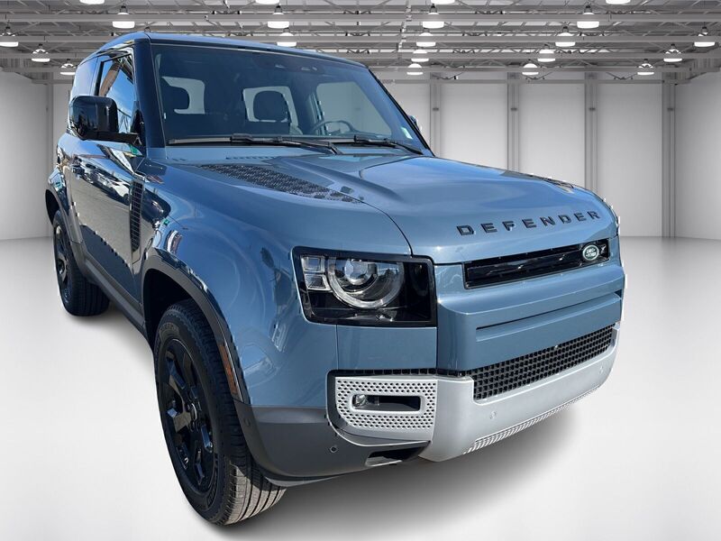 2025 Land Rover Defender 90 S photo 2