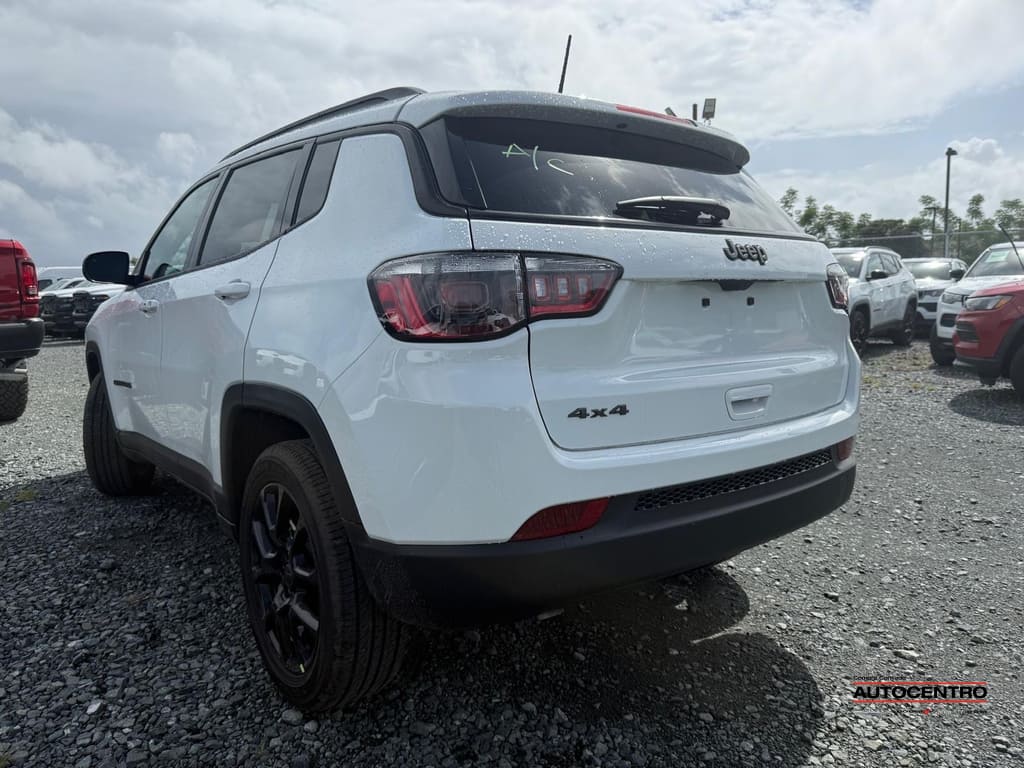 2026 Jeep Compass Latitude photo 2