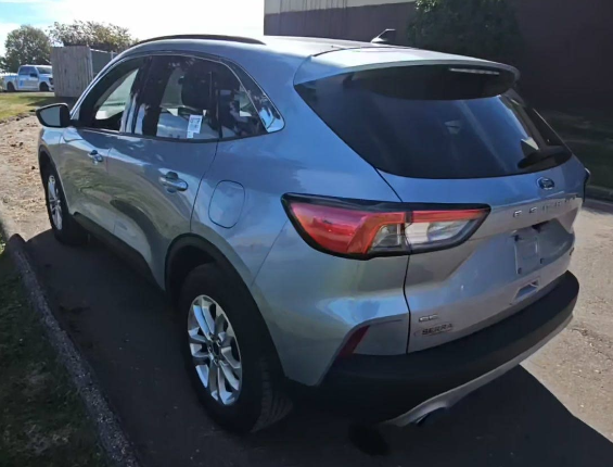 2022 Ford Escape SE photo 2