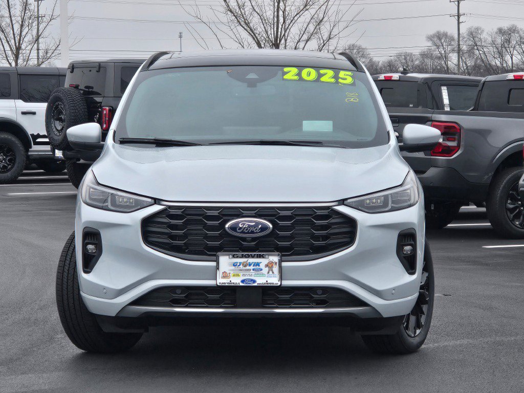2025 Ford Escape ST-Line Elite photo 2