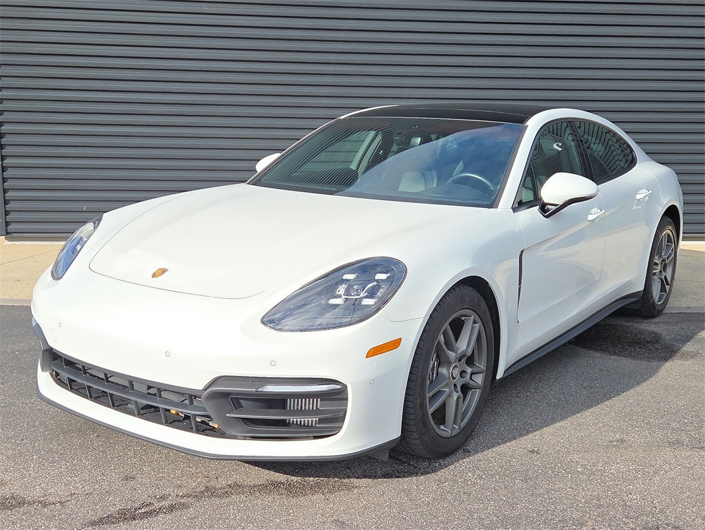 2022 Porsche Panamera's photo