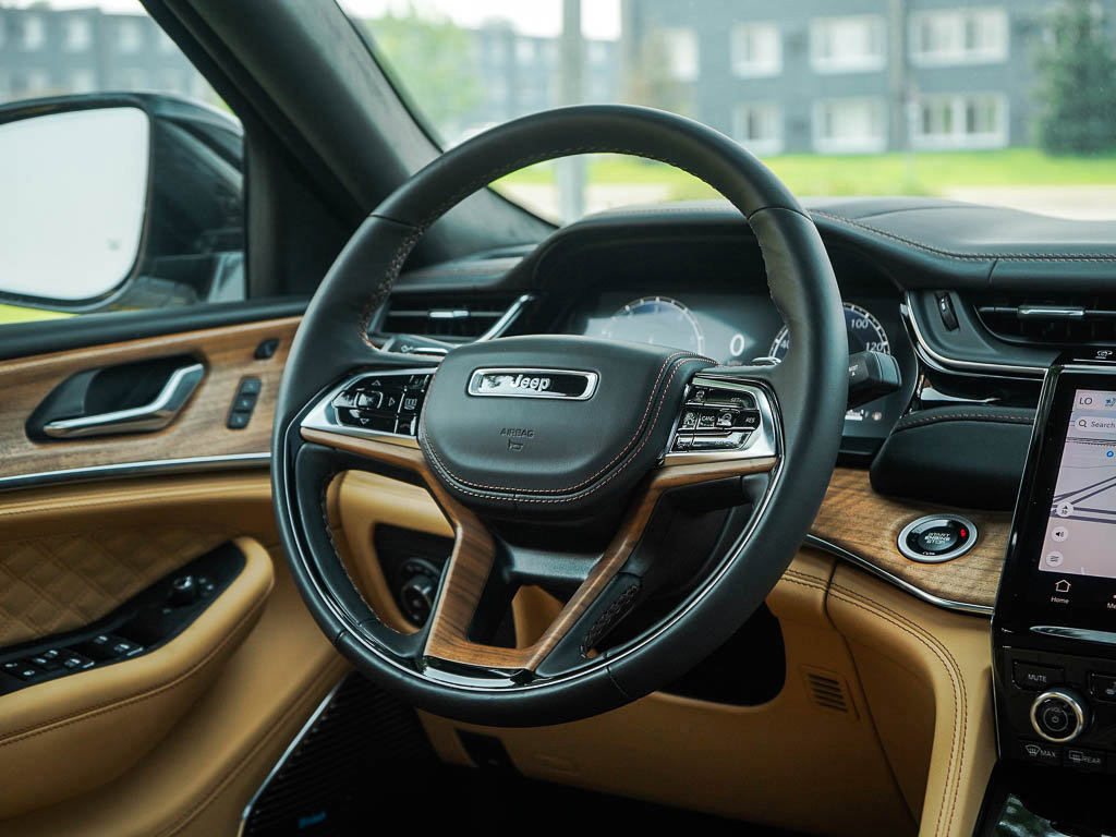 2025 Jeep Grand Cherokee L Summit photo 14