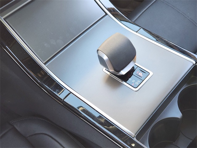 2025 Land Rover Range Rover Velar SE photo 14