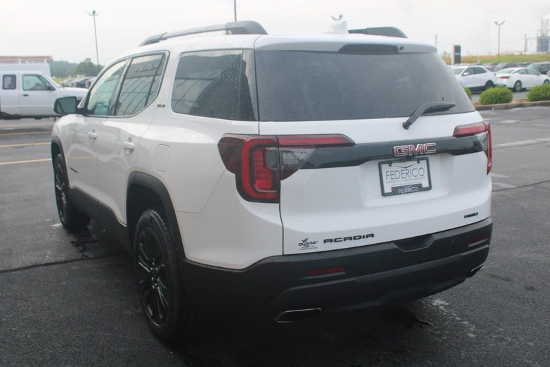 2022 Gmc Acadia SLE photo 3