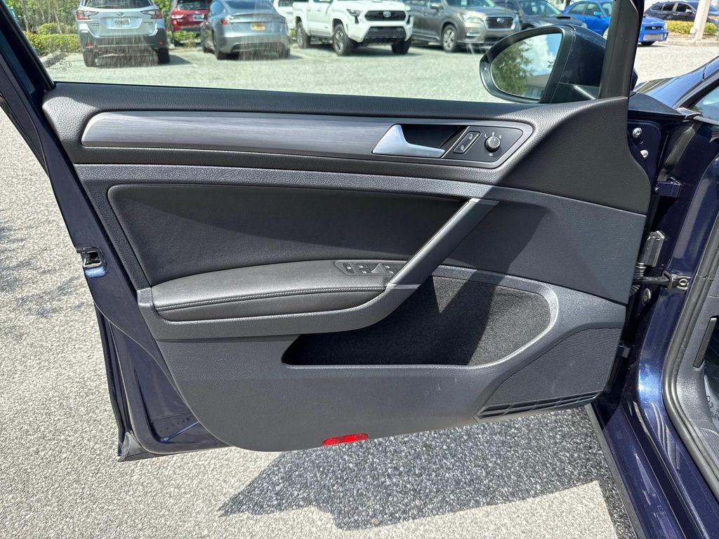 2018 Volkswagen Golf TSI SE photo 18