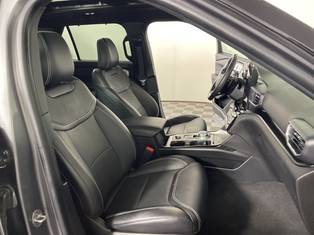 2022 Ford Explorer ST photo 17