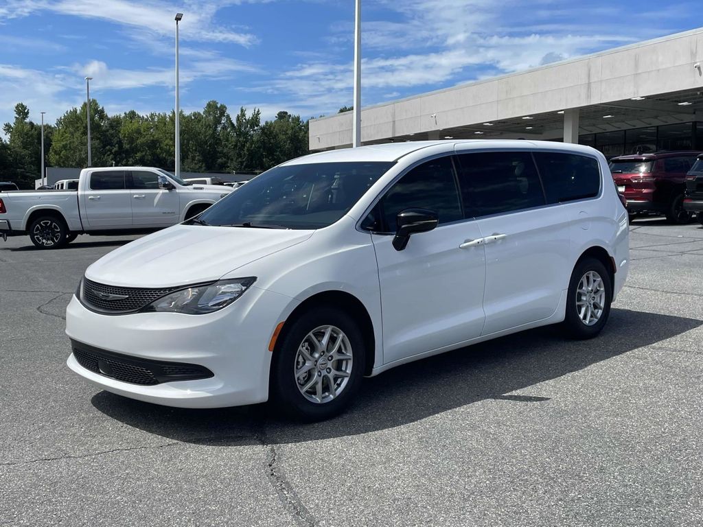 2025 Chrysler Voyager LX photo 3