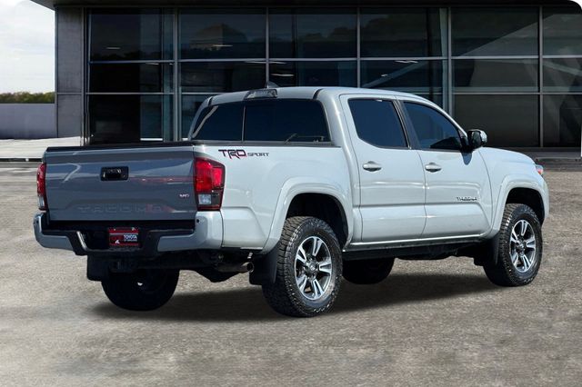2019 Toyota Tacoma V6 photo 4