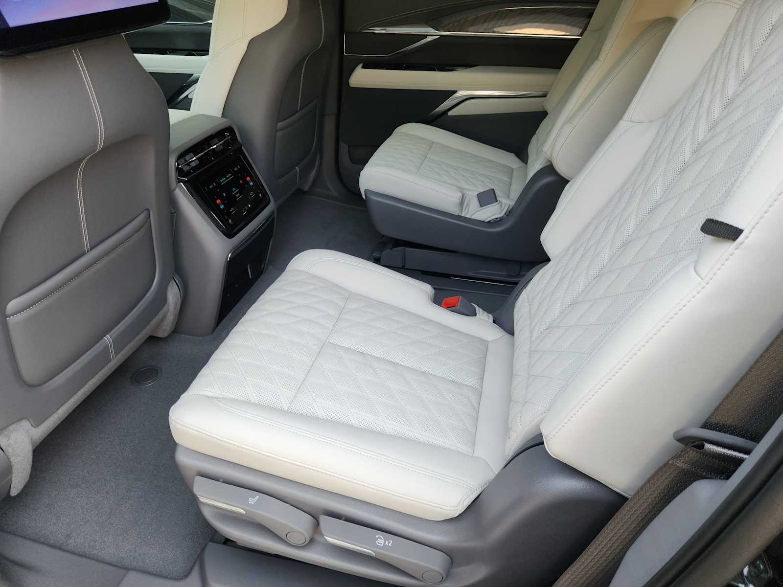 2025 Cadillac Escalade IQ Luxury photo 19