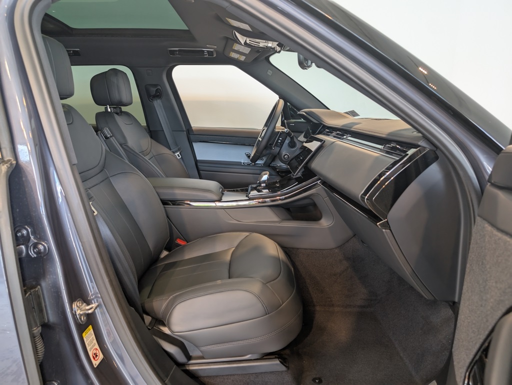 2025 Land Rover Range Rover Sport SE photo 21