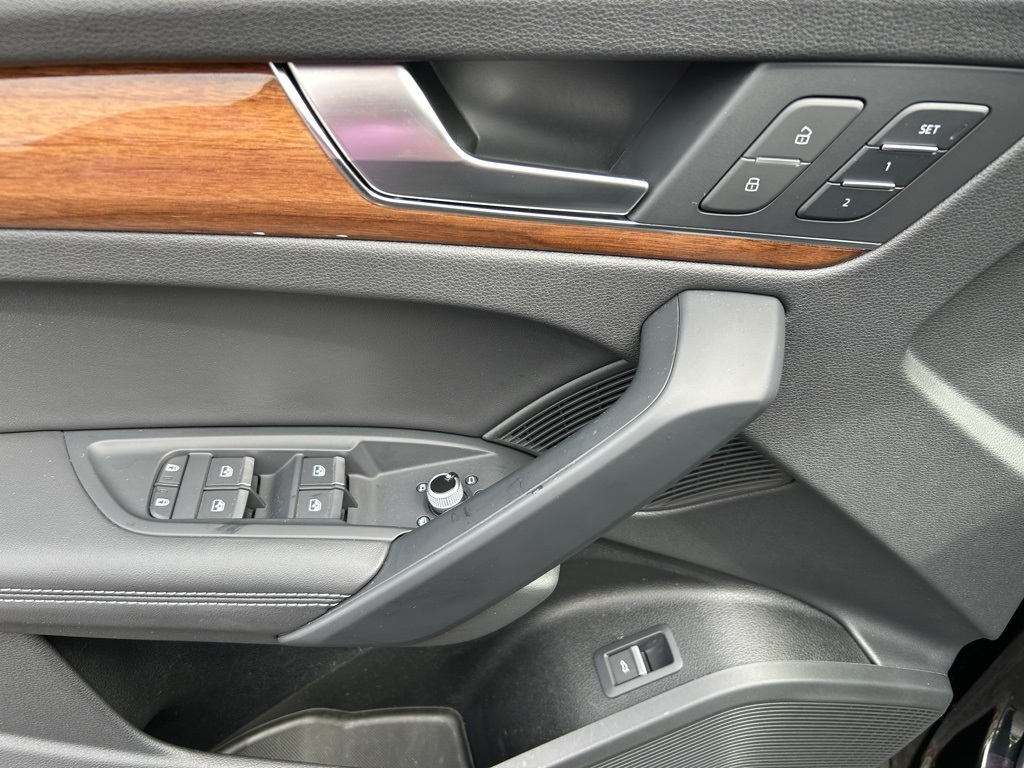 2023 Audi Q5 45 S line Premium photo 10