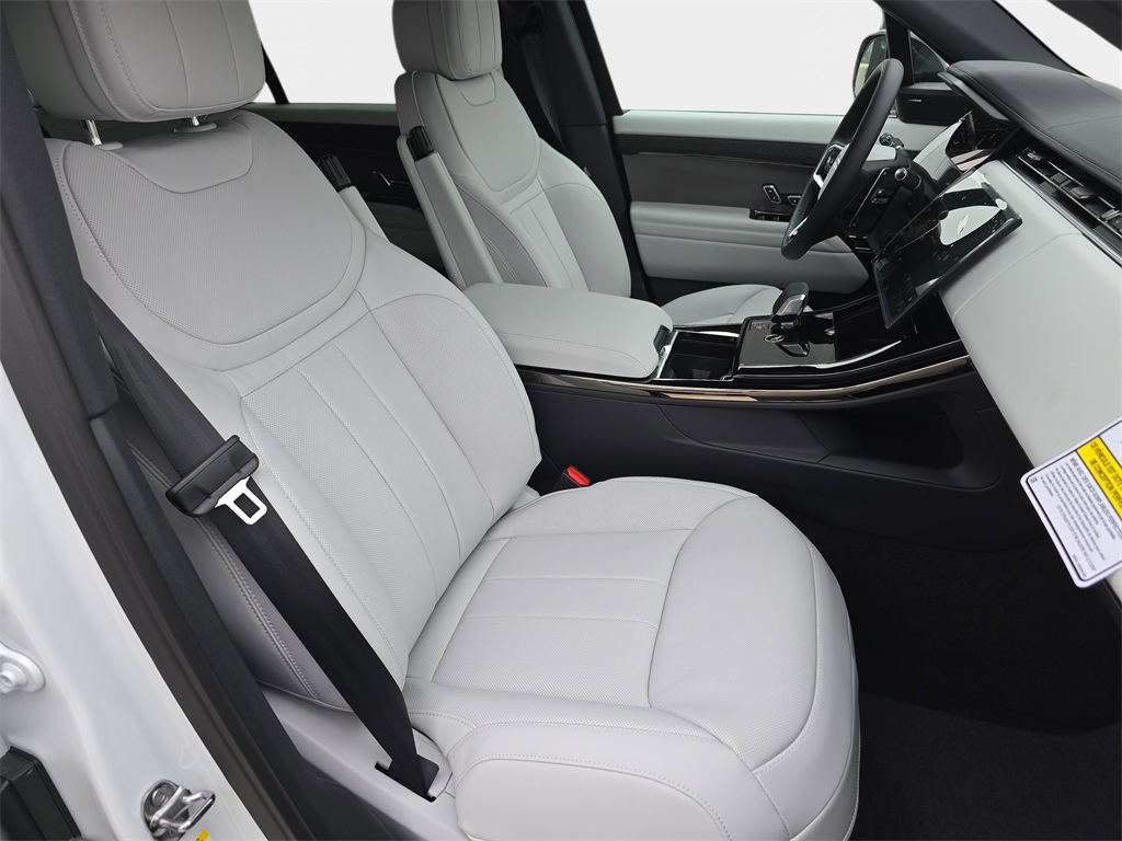 2025 Land Rover Range Rover Sport SE photo 9