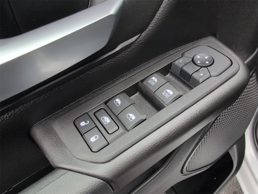 2025 Ram 1500 Tradesman photo 4