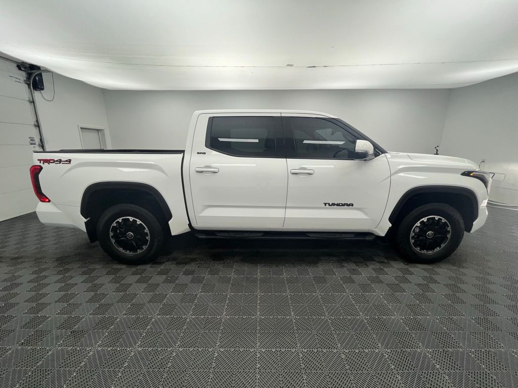 2022 Toyota Tundra SR5 photo 9