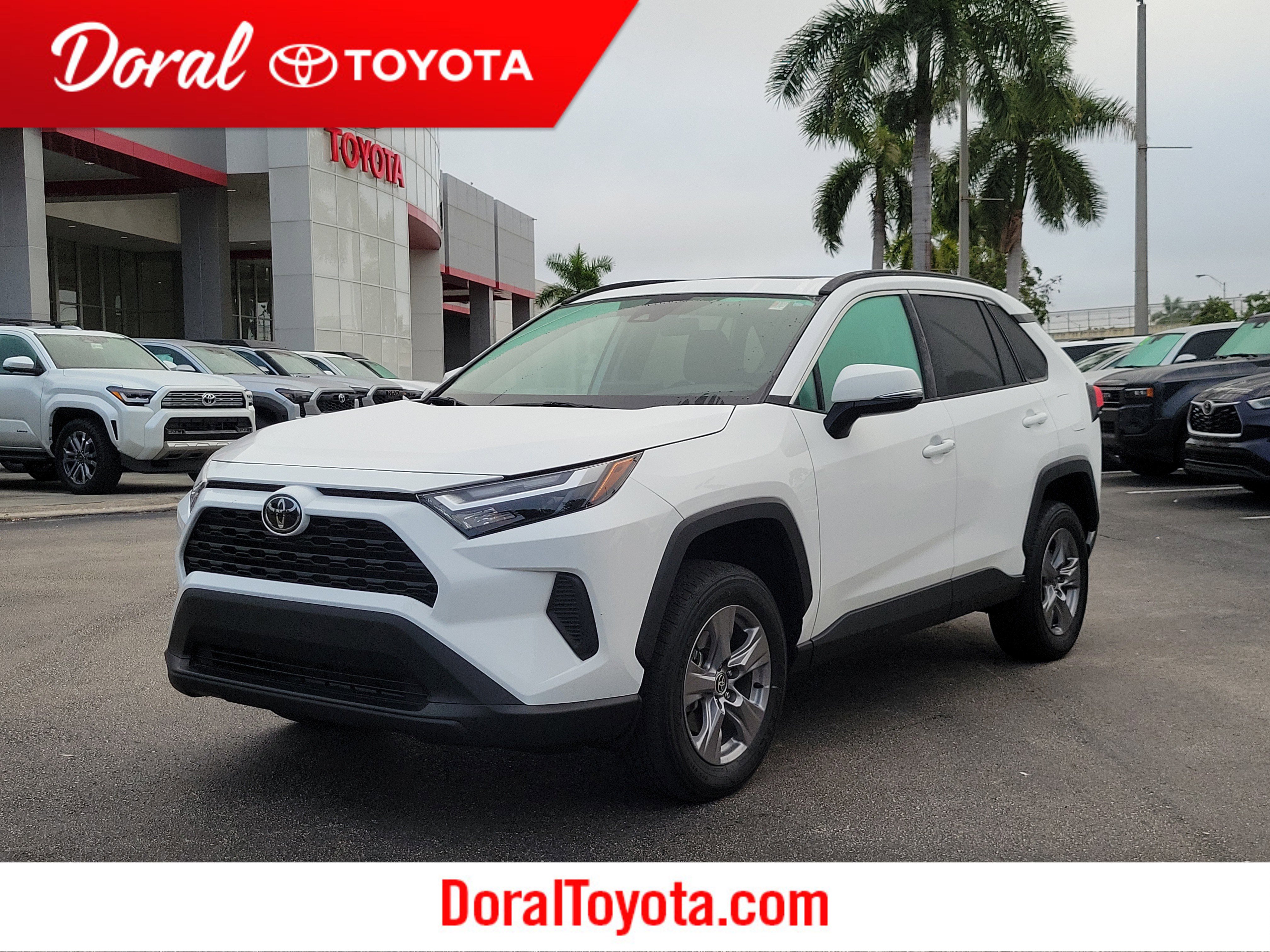 2023 Toyota RAV4 XLE's photo