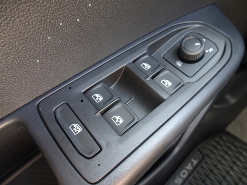 2024 Volkswagen Taos SE photo 19
