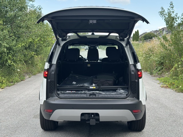 2025 Land Rover Discovery S photo 7