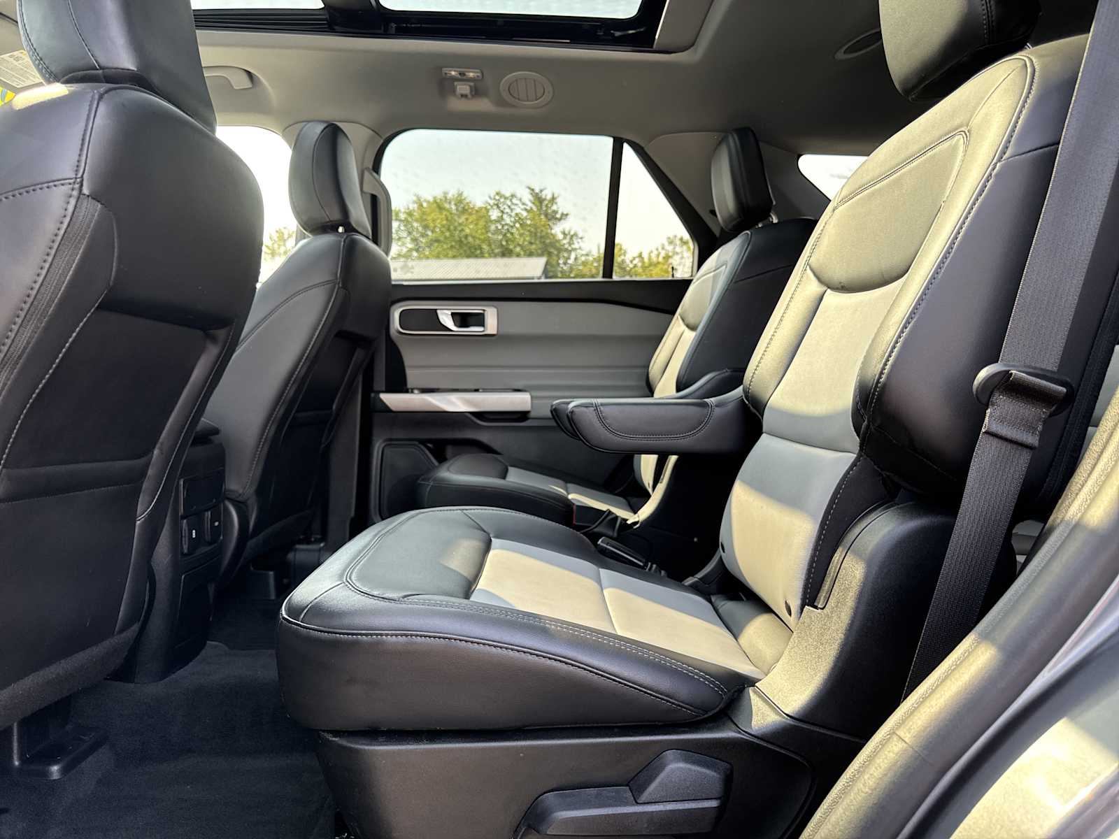 2022 Ford Explorer XLT photo 31