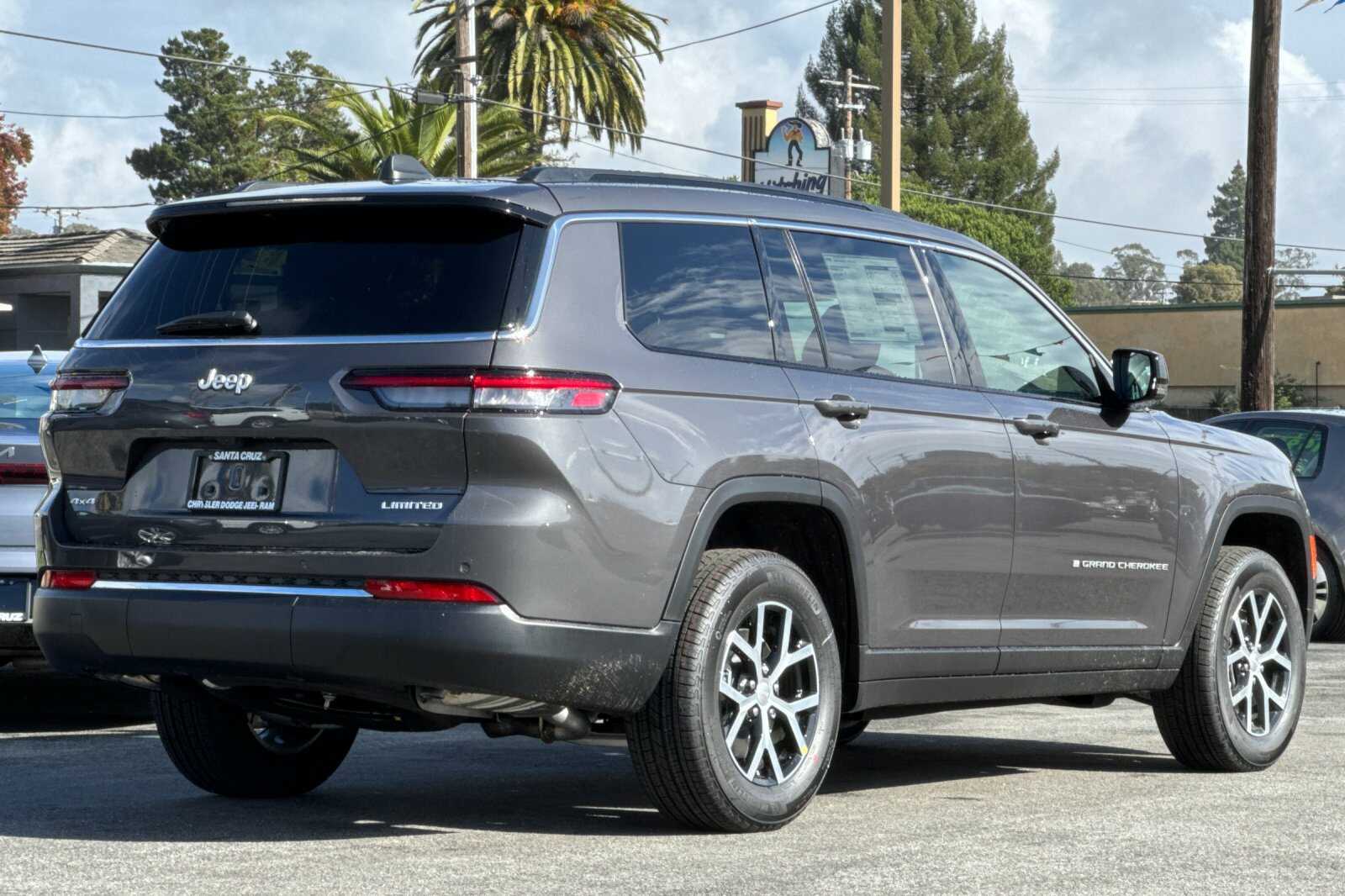 2025 Jeep Grand Cherokee Limited photo 4