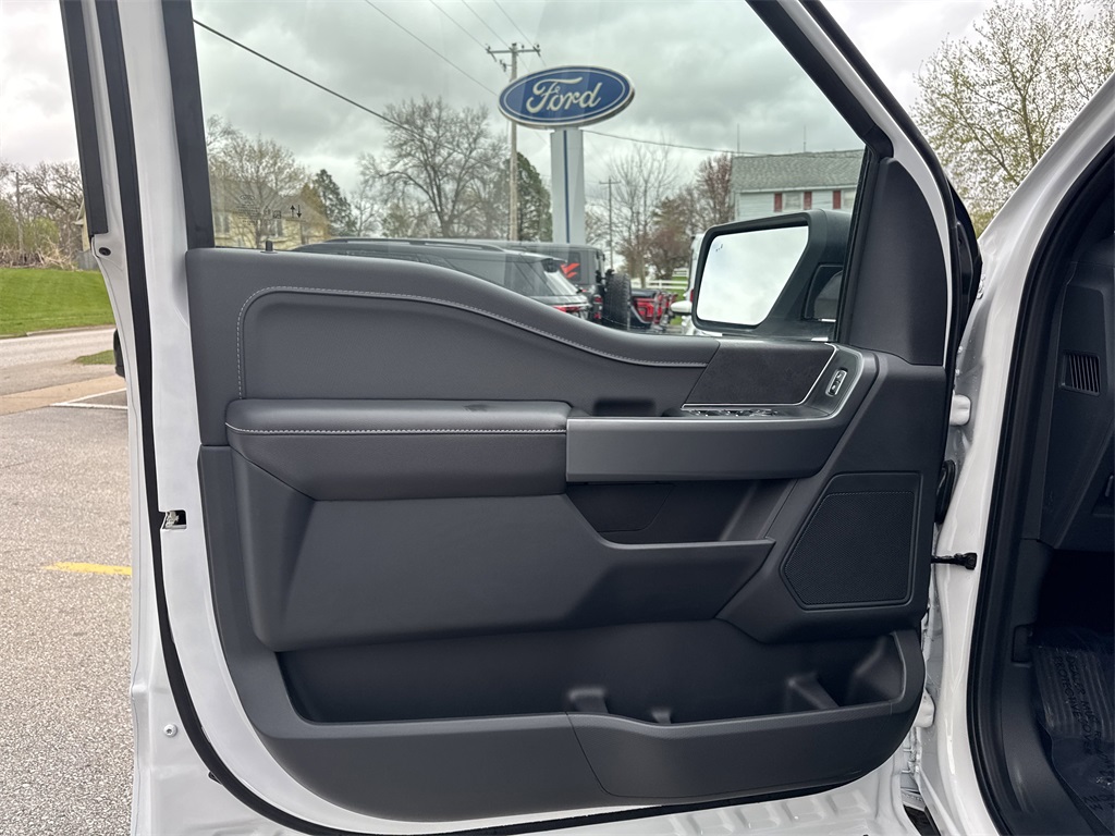 2025 Ford F-150 XLT photo 18
