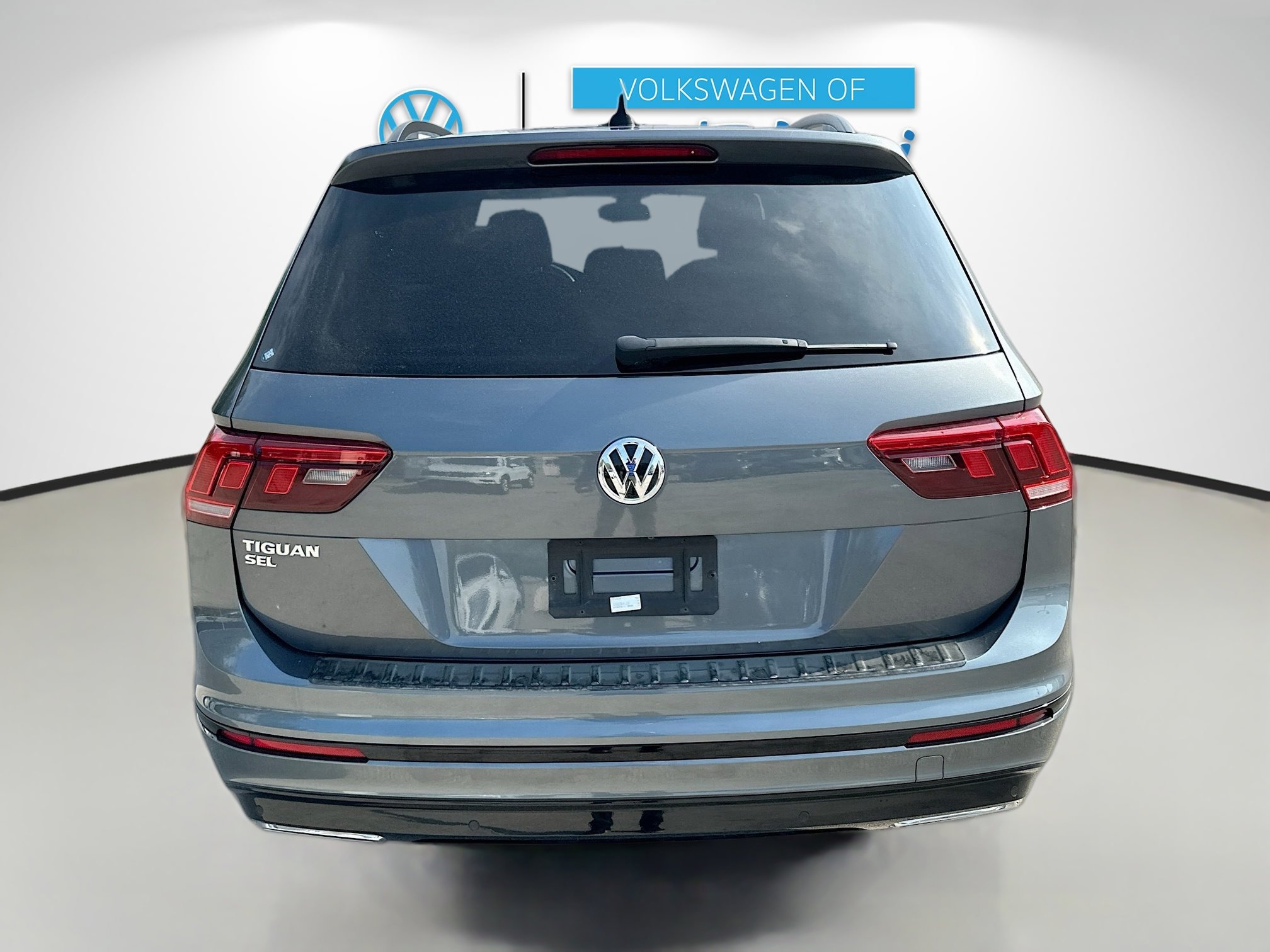 2019 Volkswagen Tiguan SEL R-Line photo 3