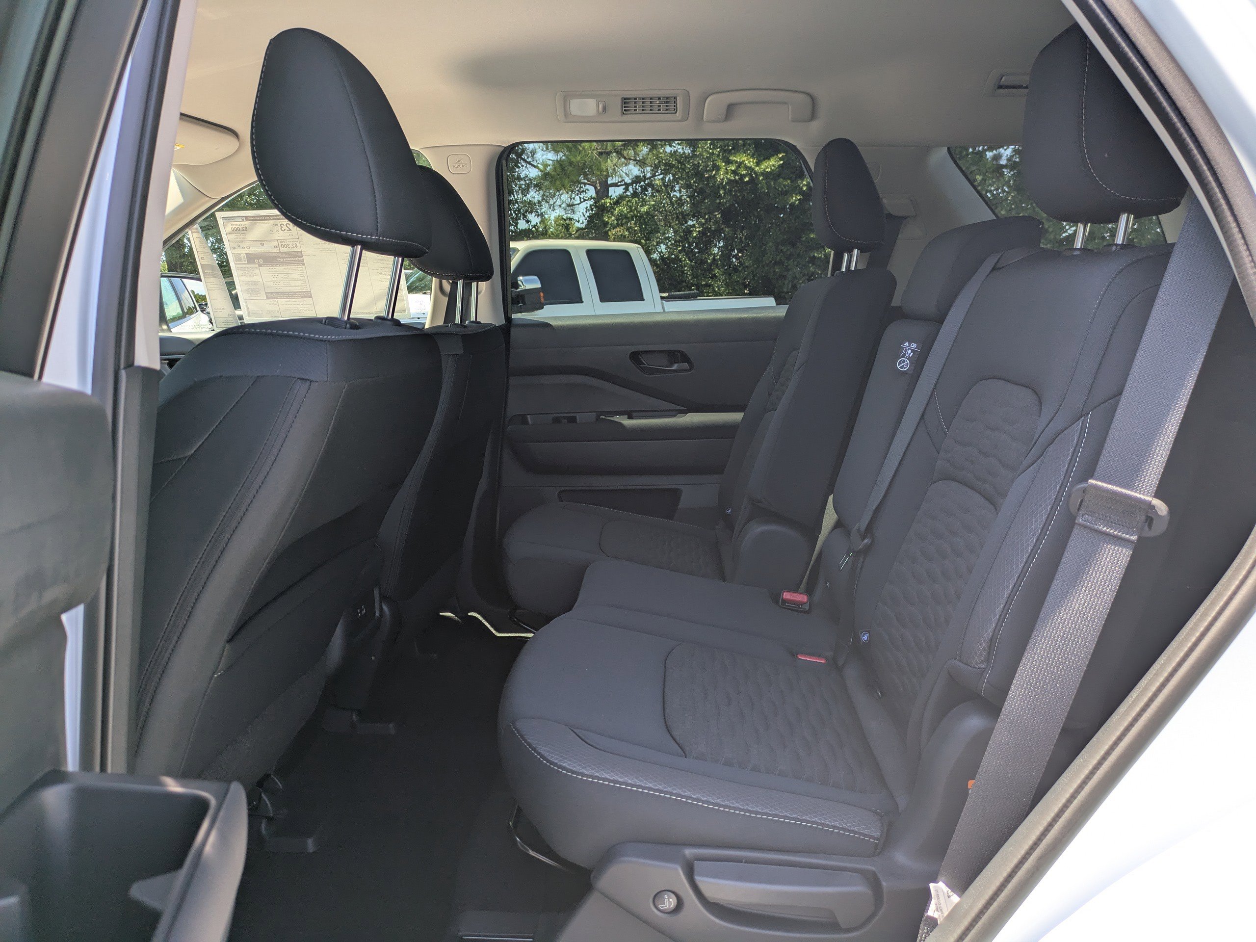 2025 Nissan Pathfinder SV photo 3