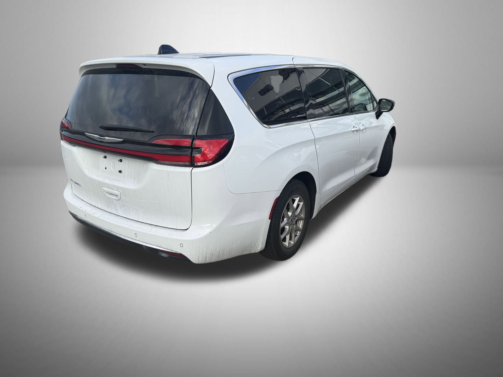 2024 Chrysler Pacifica Touring L photo 3