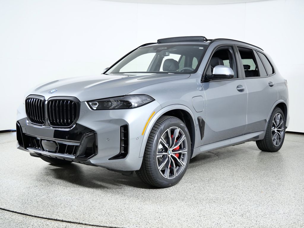2026 BMW X5 50e's photo