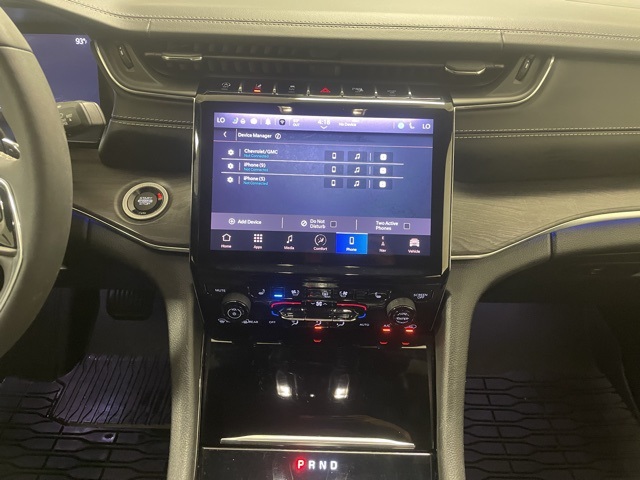 2023 Jeep Grand Cherokee Overland photo 4