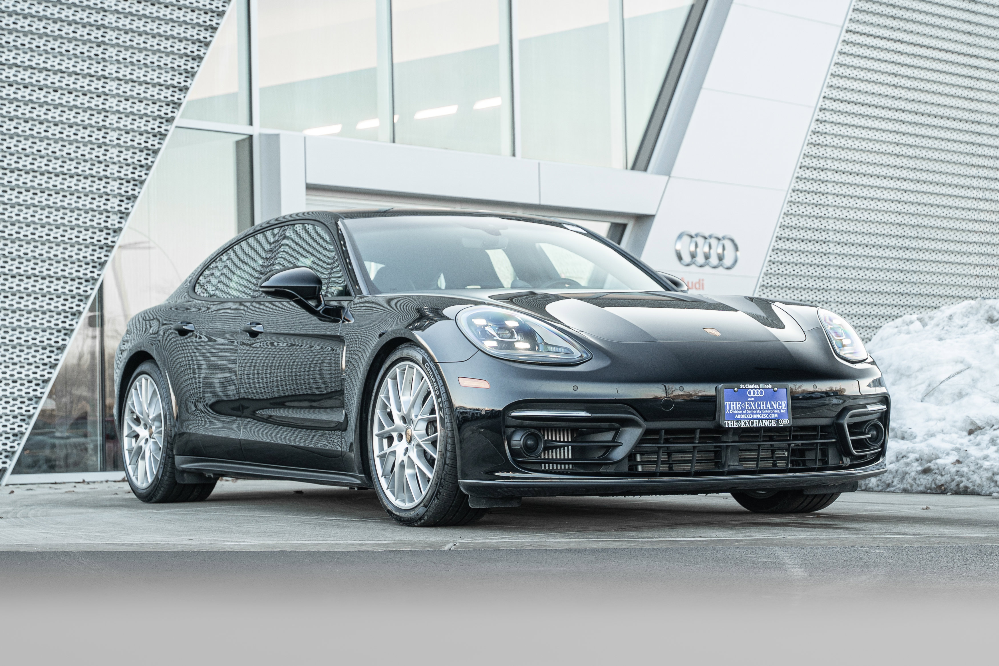 2023 Porsche Panamera's photo