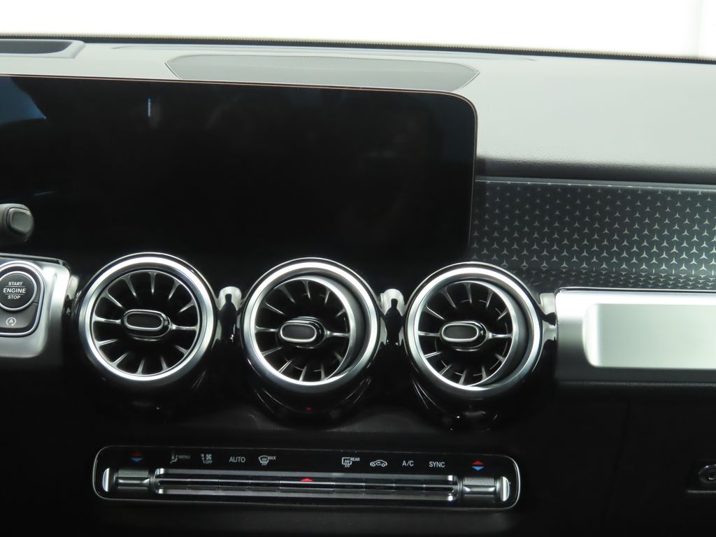 2025 Mercedes Benz GLB 250 photo 13