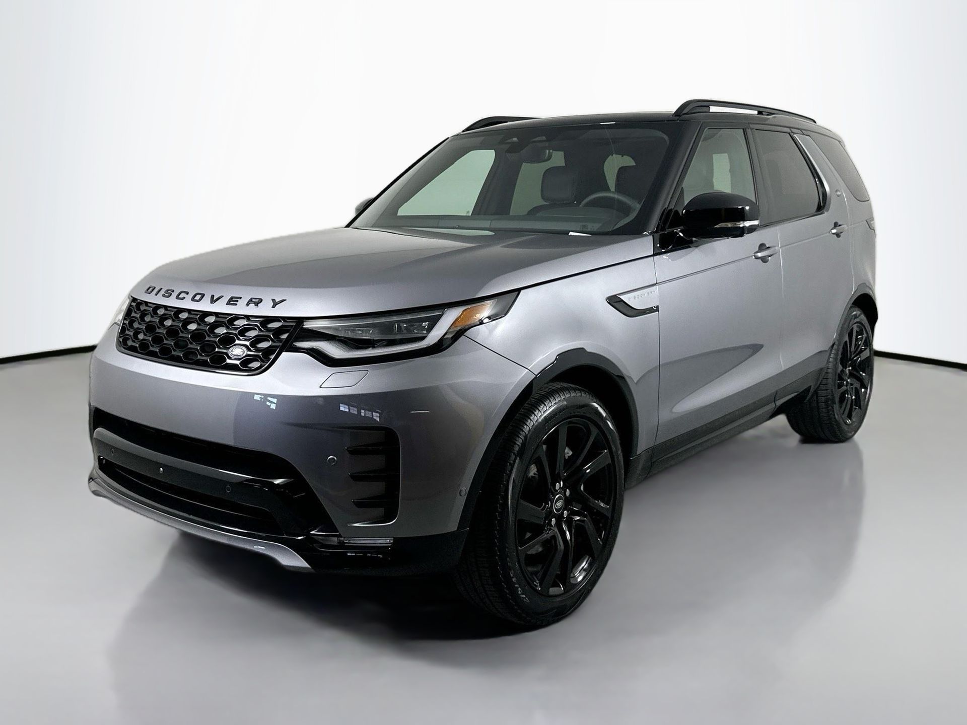2025 Land Rover Discovery Dynamic SE's photo