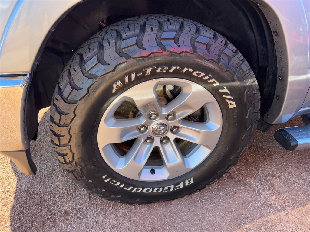 2019 Ram 1500 Laramie photo 2