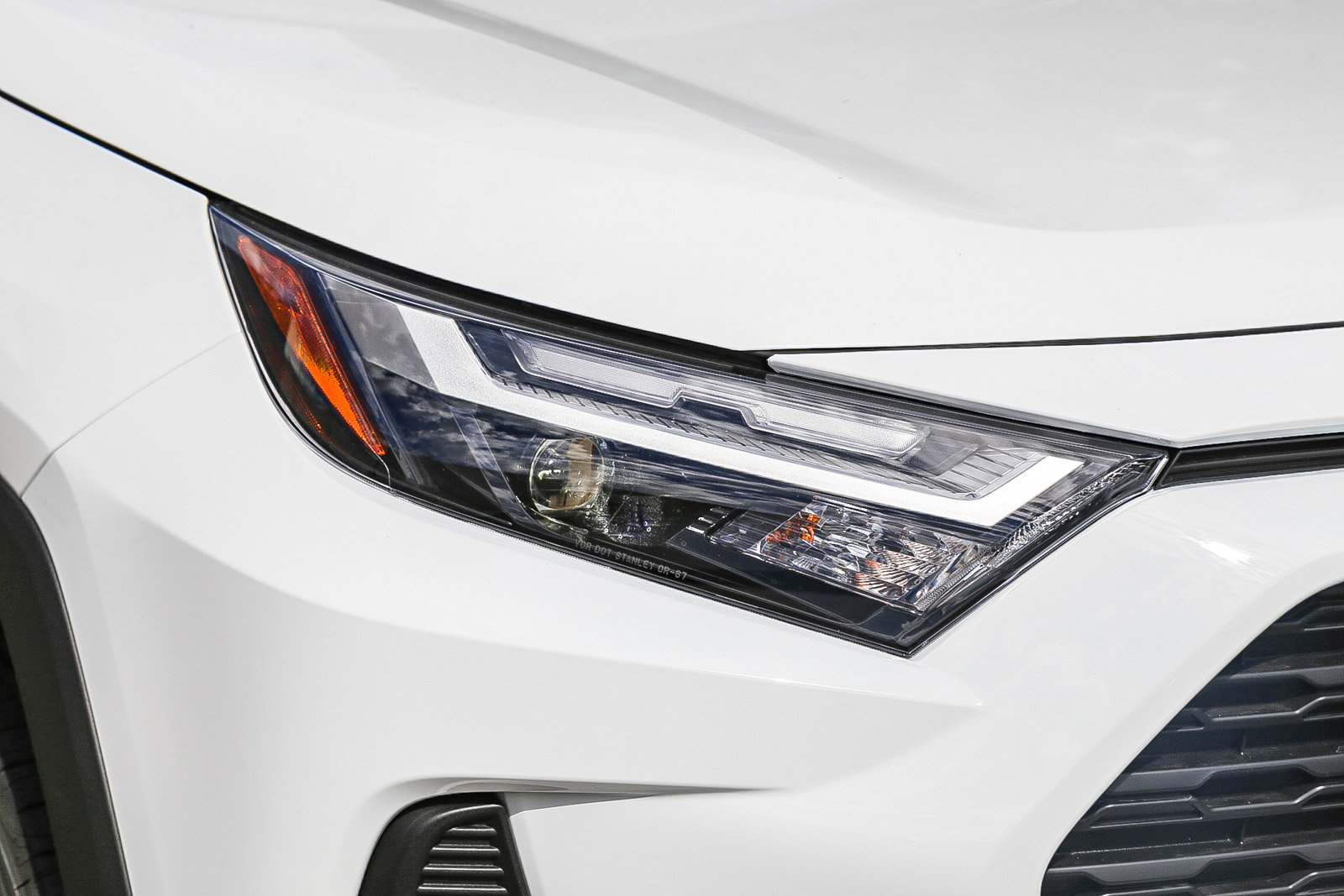 2025 Toyota RAV4 XLE photo 4